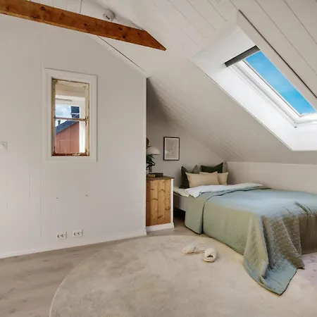 Roomsly - View & Comfort In One Spot Apartment