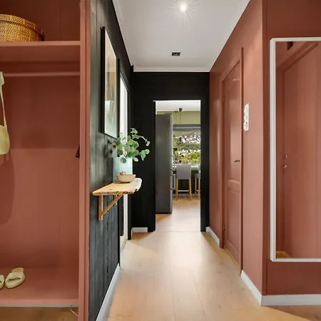 Roomsly - View & Comfort In One Spot Apartment *