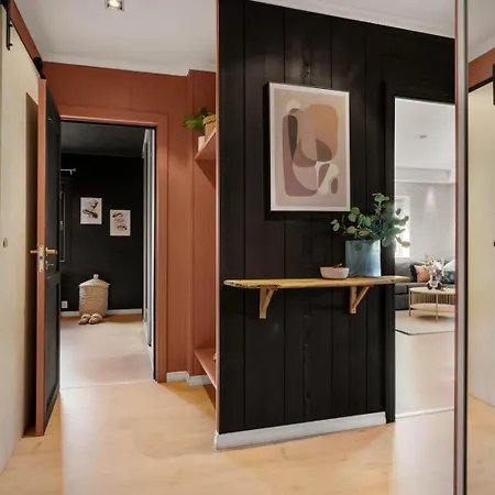 Roomsly - View & Comfort In One Spot