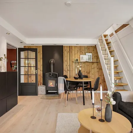 Roomsly - View & Comfort In One Spot Apartment